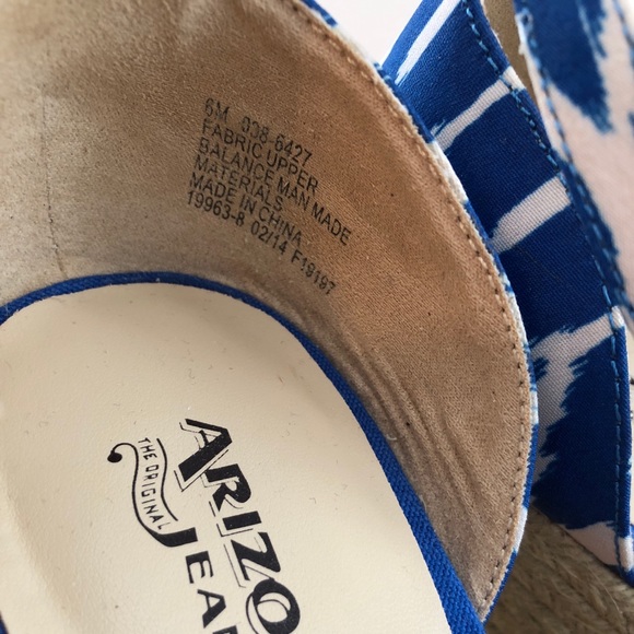 🍂 Blue and white patterned wedges size 6! - Picture 4 of 4